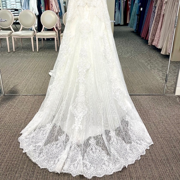 Brand New Wedding Dress Just Picked Up In May 2024. - Picture 4 of 8